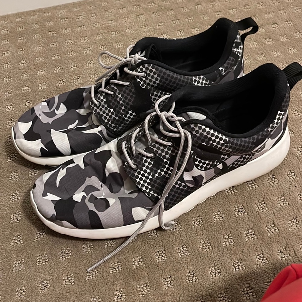 Nike mens roshe 12